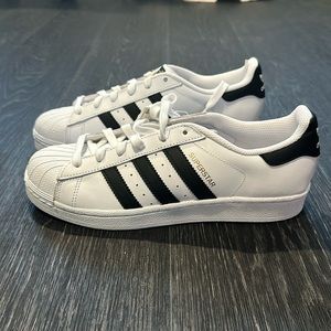 Adidas Superstar size 7.5
